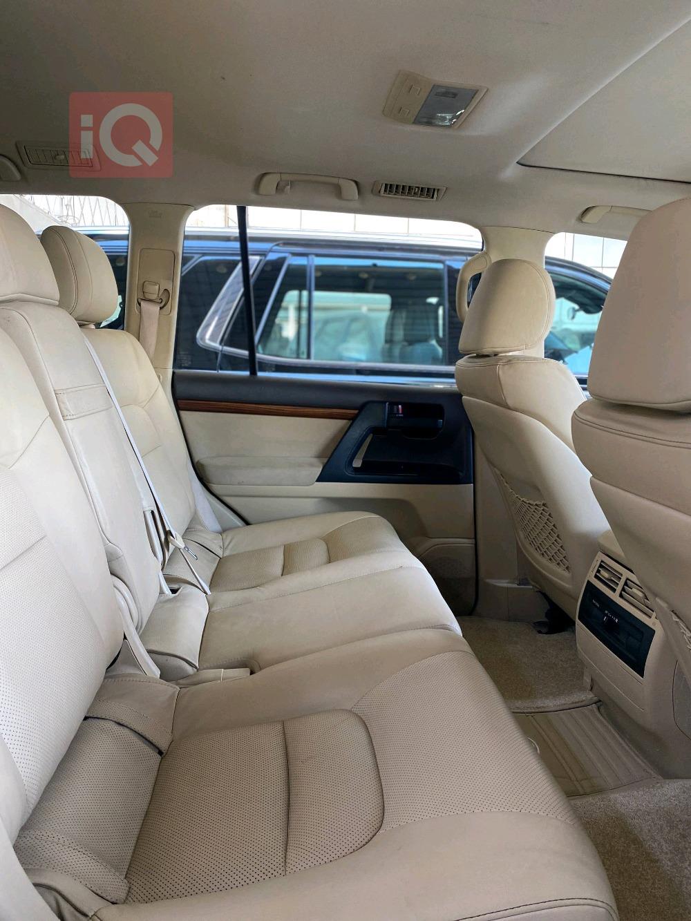 تۆیۆتا لاند کروزەر